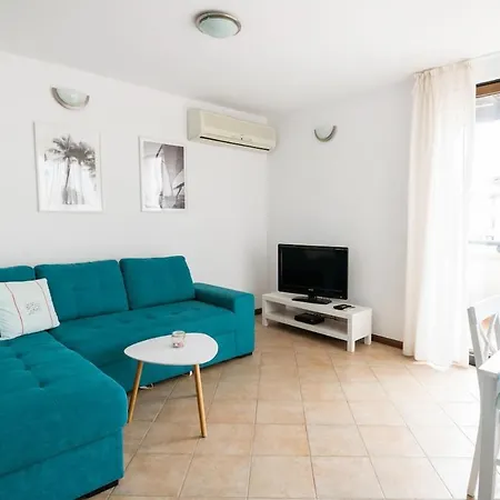 Sea Breeze Apartment, Oasis Resort, لوزينيتس