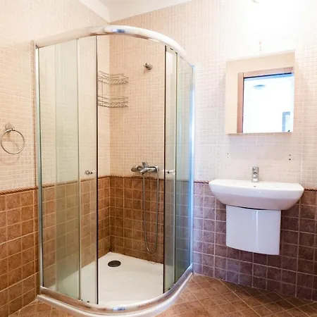 Sea Breeze Apartment, Oasis Resort, لوزينيتس
