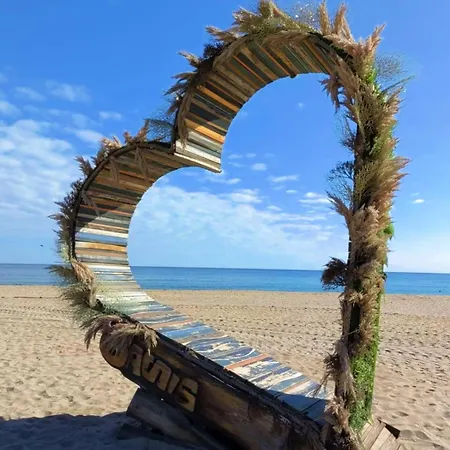 Sea Breeze Apartment, Oasis Resort, 아파트